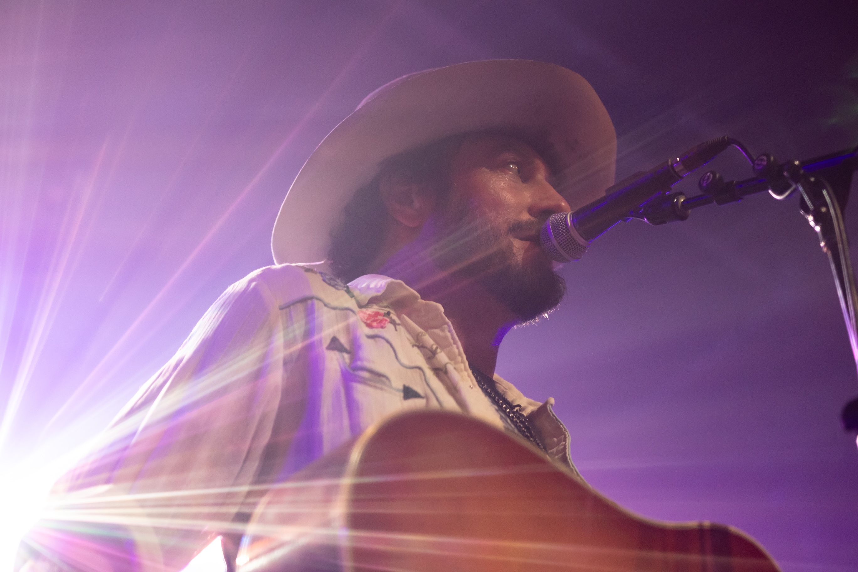 Zach Selwyn singing live with Zachariah & the Lobos Riders